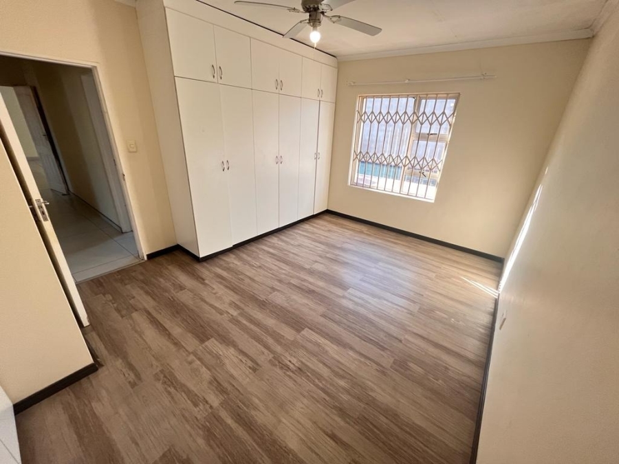 To Let 4 Bedroom Property for Rent in Beacon Bay Eastern Cape